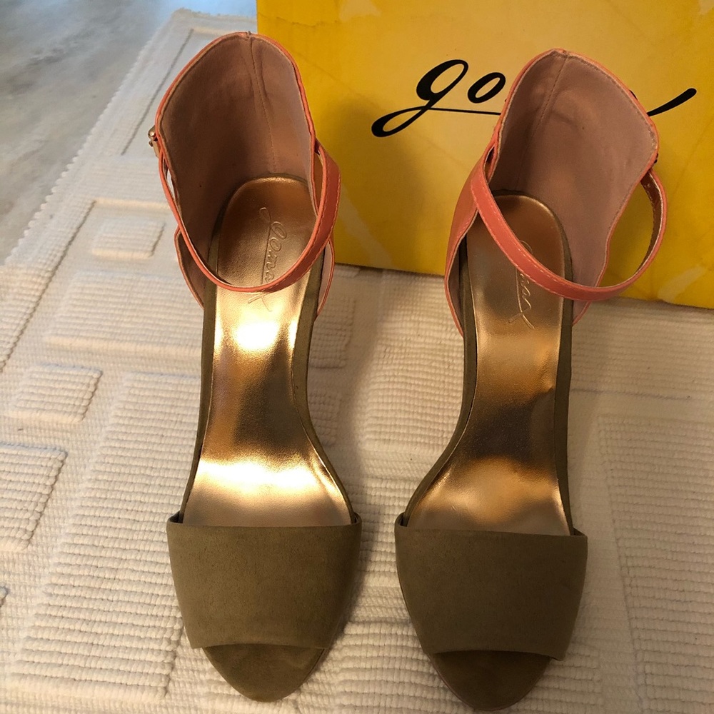 GOMAX HEELS SIZE 8